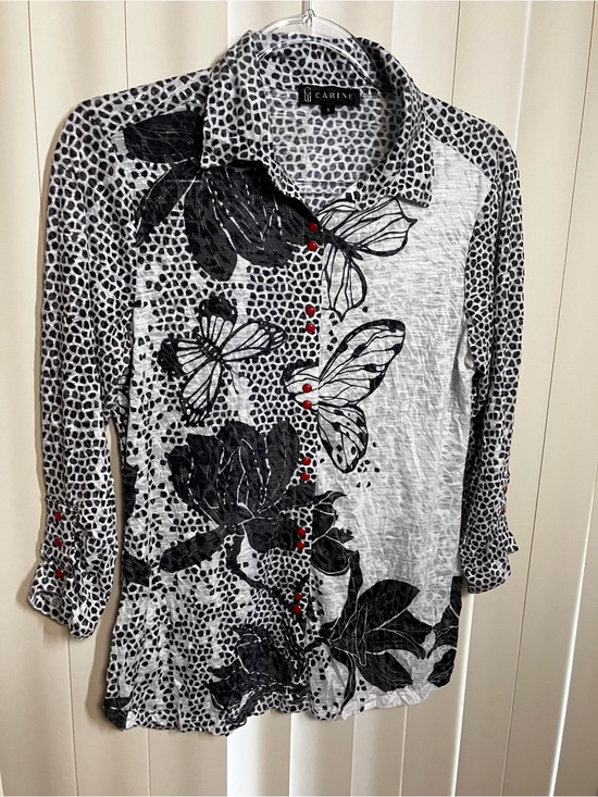 Tops - Black & White Floral Butterfly Button-Down Shirt